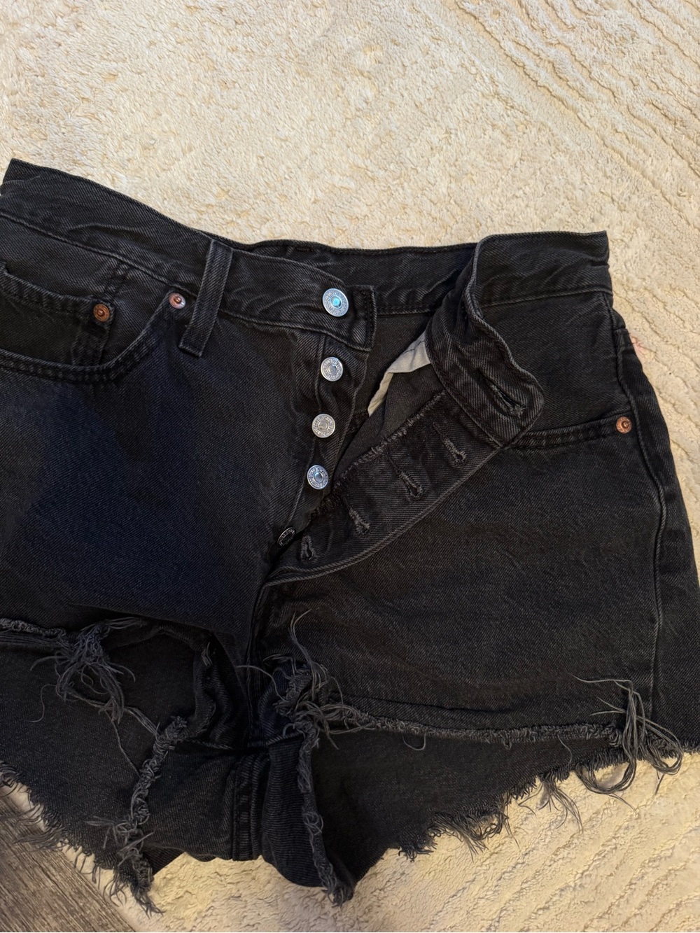 Women’s Levi 501 Black Jean shorts - Picture 3 of 4